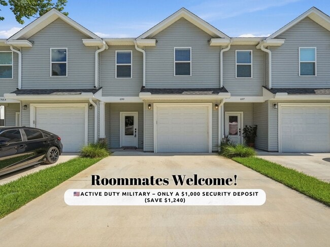 Building Photo - Brand-New 3 Bedroom Townhome in Fort Walton Beach!