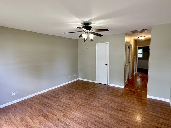 Photo - 227 Creekwood Dr
