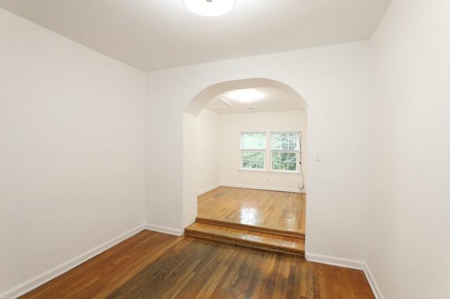 Building Photo - 1305 Orren St NE Rental