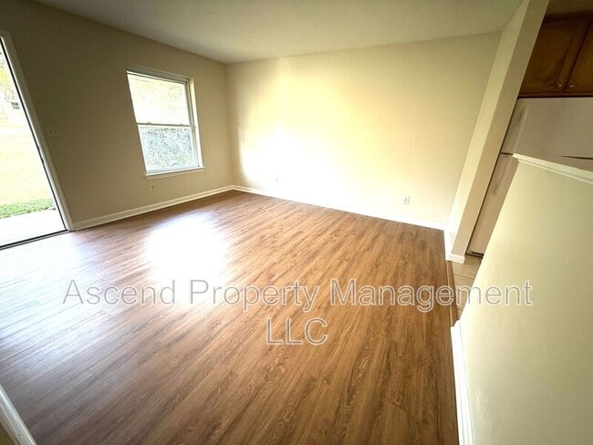 Photo - 5052 Eller Rd Unit B