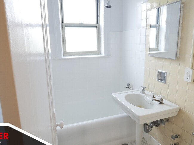 Photo - 2536 N Sawyer Ave