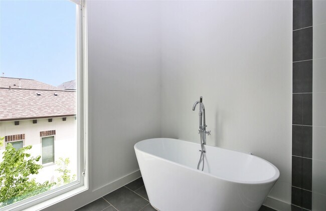 Photo - 5711 Kansas St