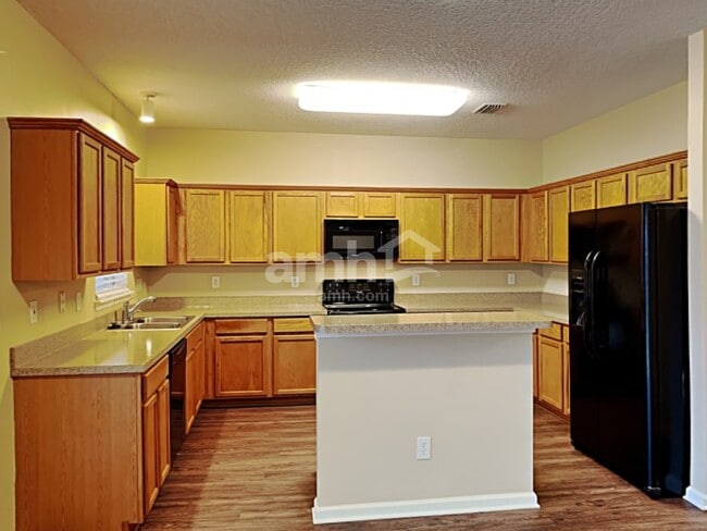 Photo - 456 Evergreen Way