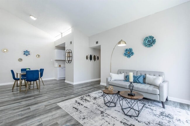 Photo - 18001 Cypress Trace Rd Unidad 102