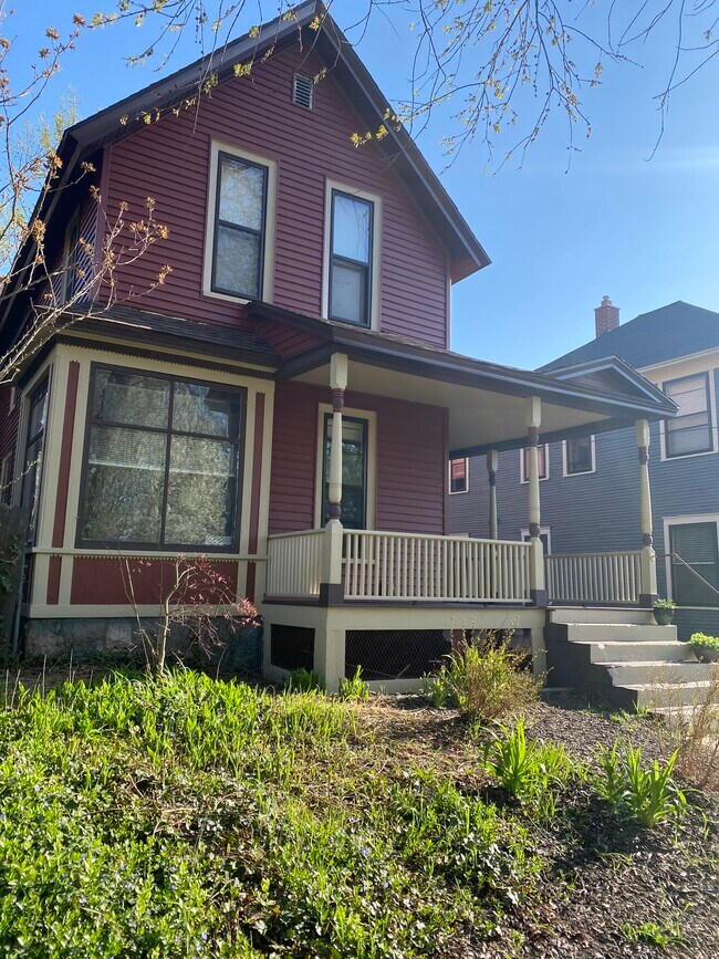 Photo - 945 Virginia St SE