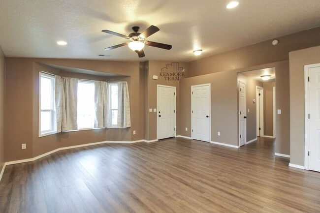 Photo - 5518 Hayes Ln