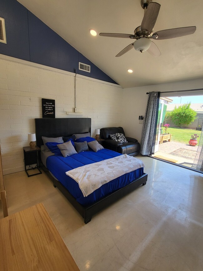 Photo - 645 W Portobello Ave