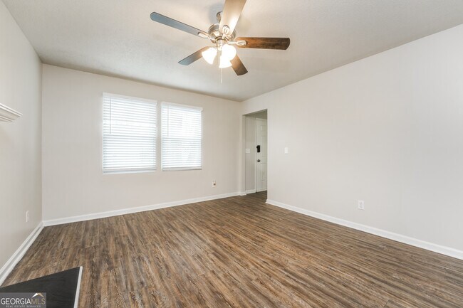 Photo - 5439 Farmview Close