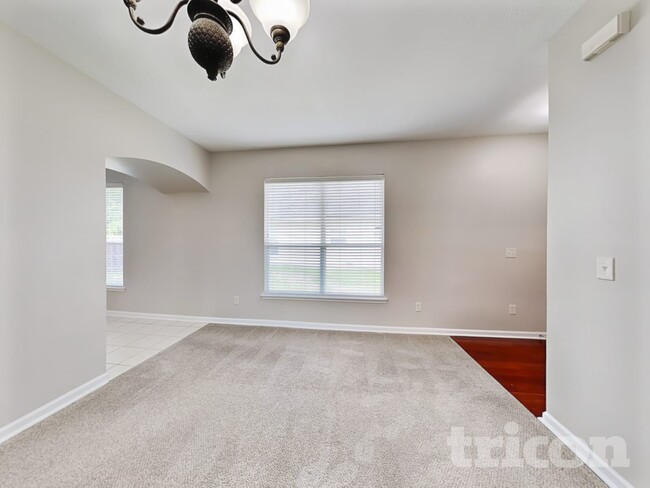 Photo - 272 Silver Glen Ave