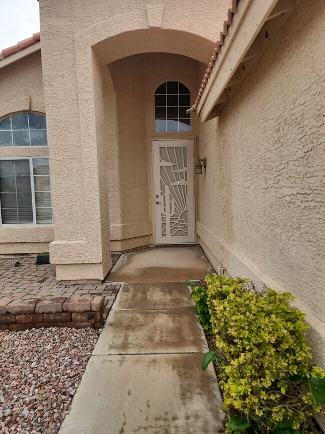 Photo - "Spacious 4-Bedroom Glendale Gem with Granite Elegance - 2018 Sq Ft of Comfort!"
