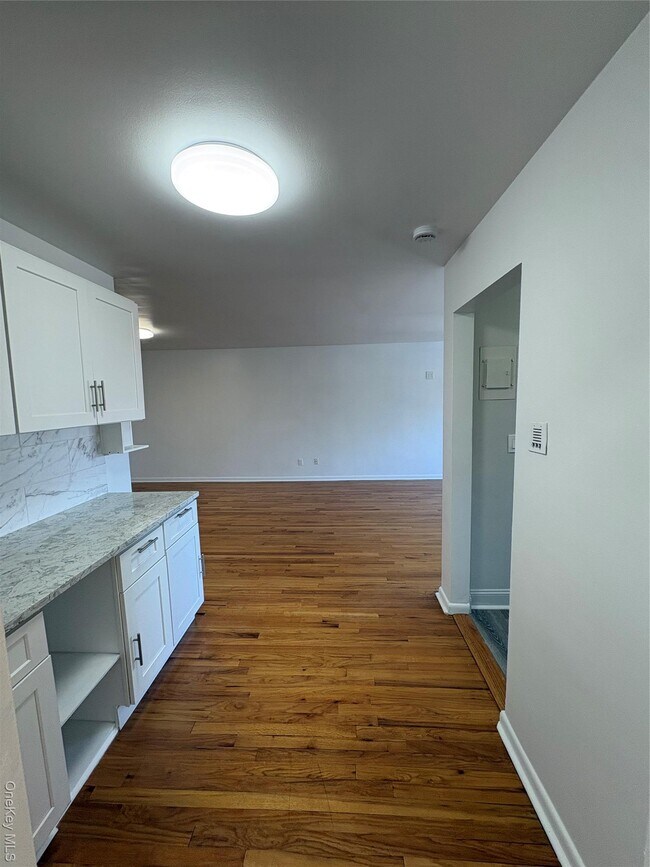 Photo - 180 Brook St