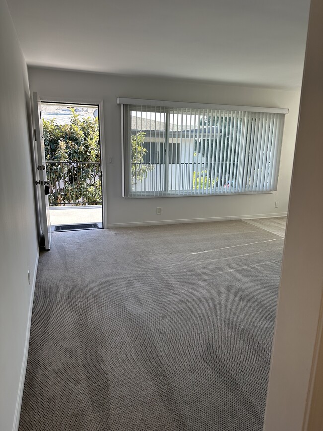 Sala de estar - 1328 Barry Ave