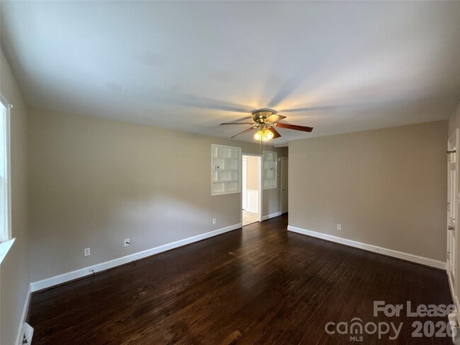 Photo - 1427 Churchill Dr