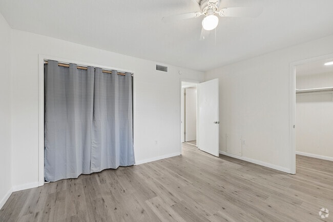 1BR, 1BA - 646SF - Bedroom - Avanda Oaks-One Month Free!