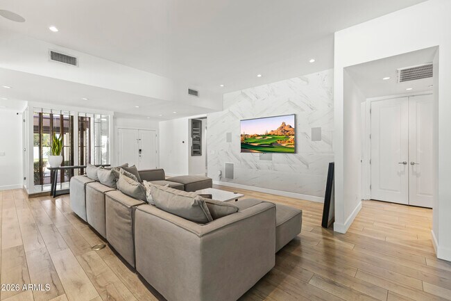 Photo - 6834 N 72nd Pl