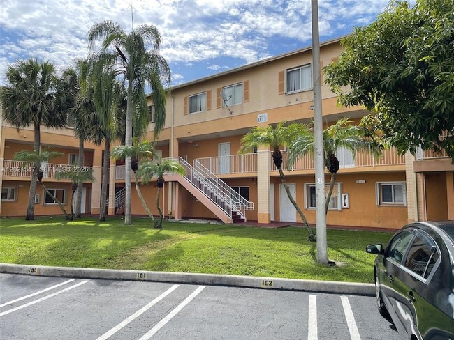 Building Photo - 6225 SW Kendale Lakes Cir Unit 258