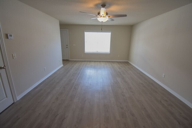 Photo - 2 Bedroom 2.5 Bath Townhome in Farmington!