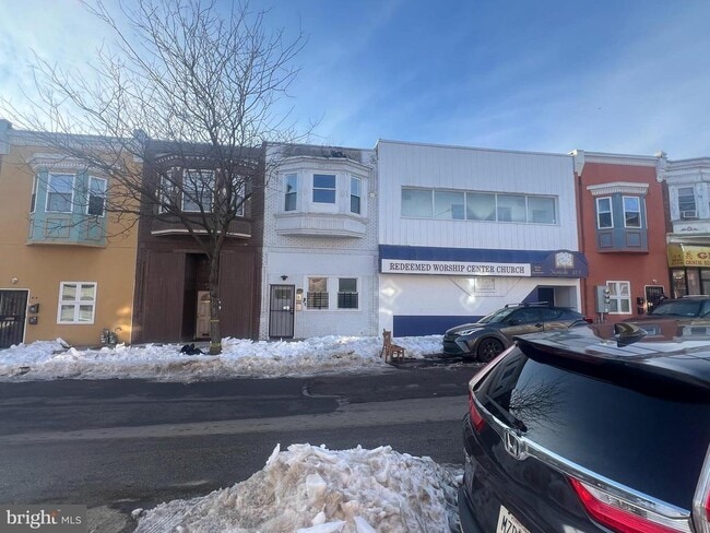 Building Photo - 616 S 60th St