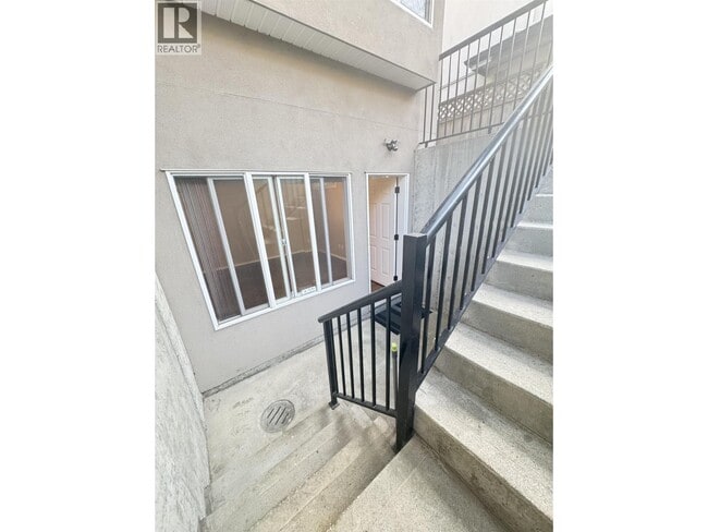 Photo - 2111 Fraserview Dr