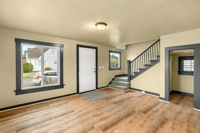 Photo - 121 N D St