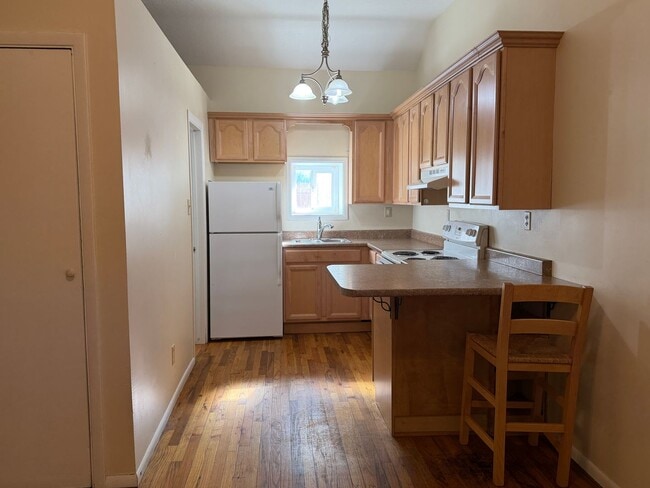 Photo - 648 E 2nd St