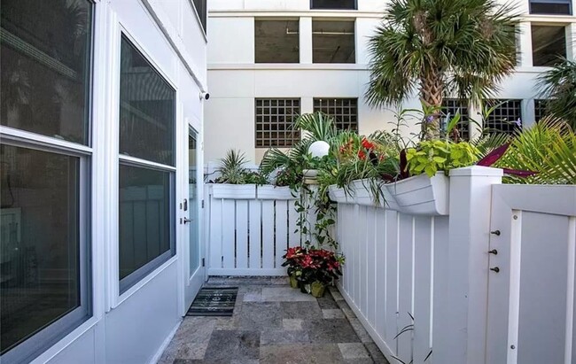 Photo - 661 Poinsettia Ave Unit 104