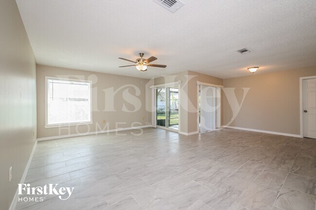 Photo - 724 Dromedary Dr