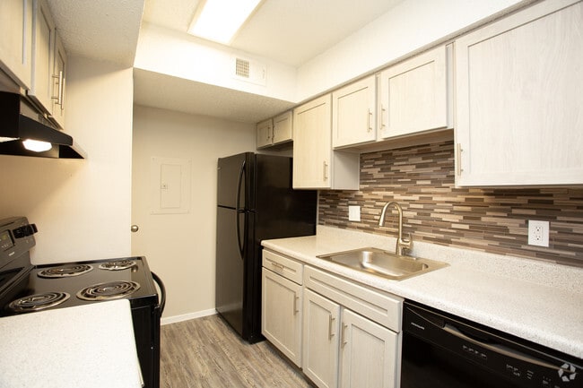 1BR, 1BA - 682SF Kitchen - Victoria Station Apartments