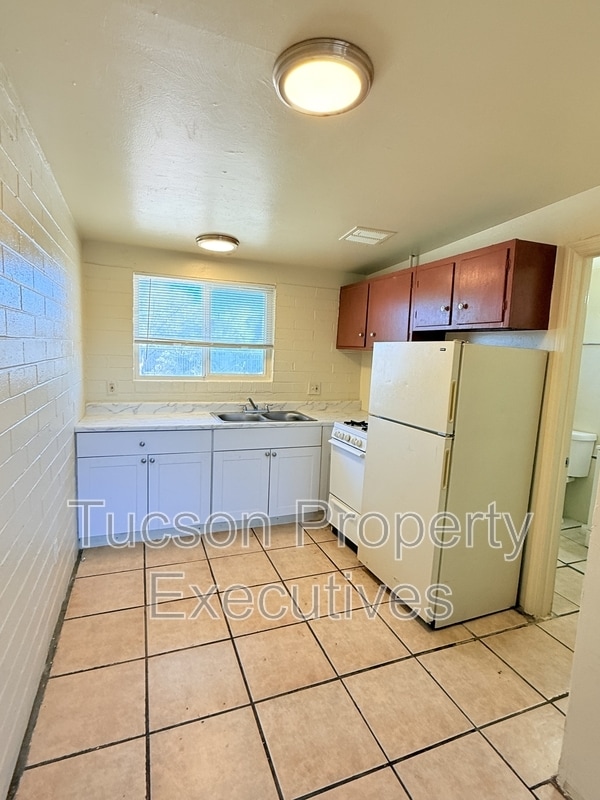 Building Photo - 240 W Sahuaro St Unit 14