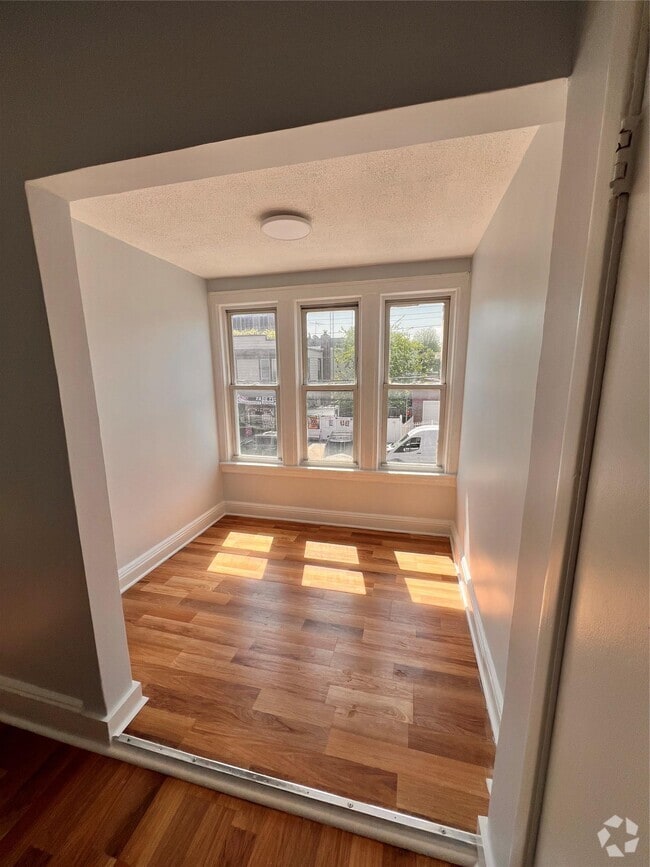 Building Photo - 107-29 104th St Rental