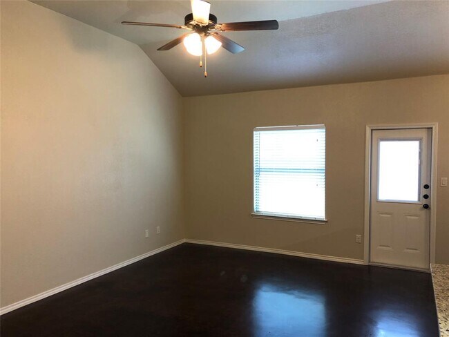 Photo - 378 Joanne Lp