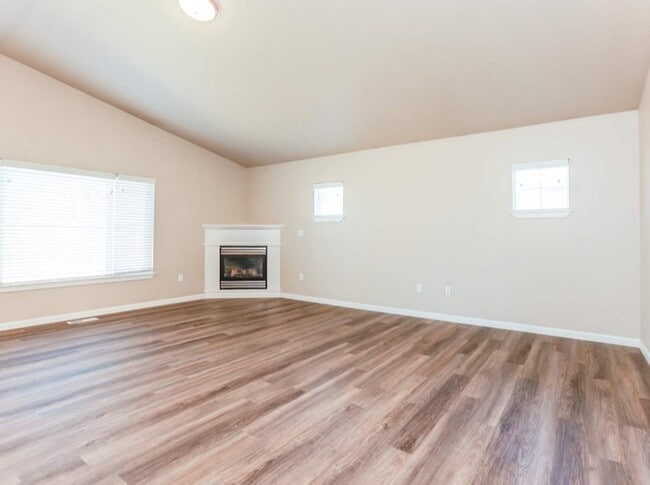 Photo - 817 N Broadview Blvd