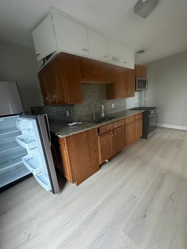 Kitchen - 301 E 6th St Unit Golden Acres LLC