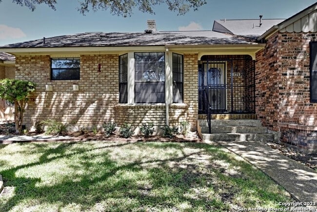 Building Photo - Lovely garden home in great location