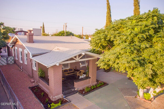 Photo - 3611 Yandell Dr House