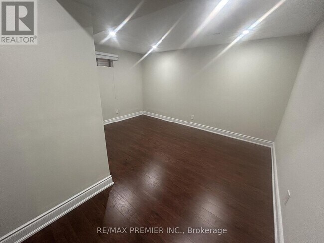 Photo - 4057 Taffey Crescent