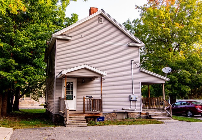 Exterior - 310 Maple St Unidad B