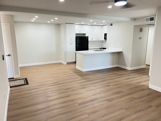 Building Photo - 2935 N 68th St Unit 121