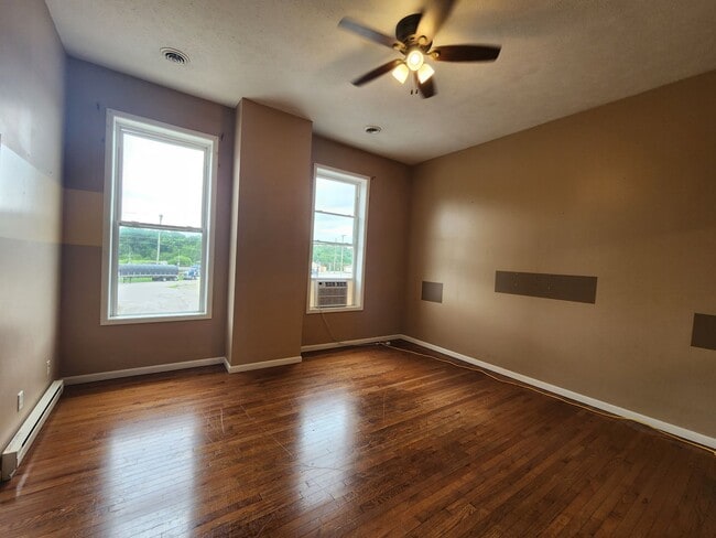 Building Photo - 101 S Main St Unit APT 3