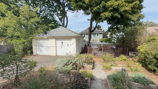 Photo - 85 Putnam Ave