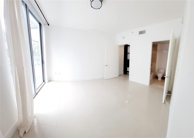 6000 Collins Ave Unit 305