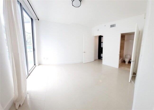 Photo - 6000 Collins Ave Unit 305