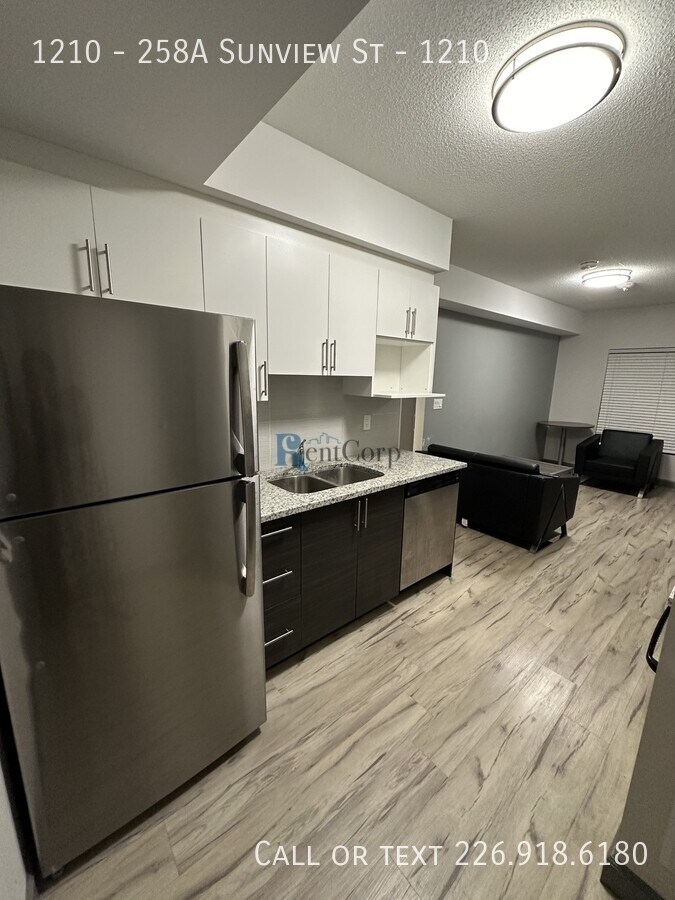 Photo - 258A-258A Sunview St