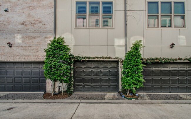 Photo - 4047 Leeland St
