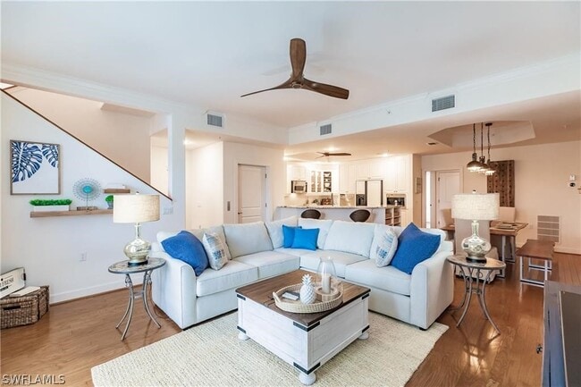 Building Photo - 572 11th Ave S Unit 2