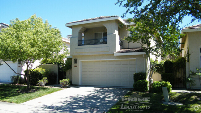 Building Photo - Spacious living in the Eureka School District Rental