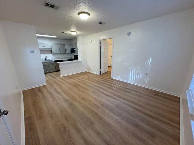 Photo - 100 Kazmira Ct