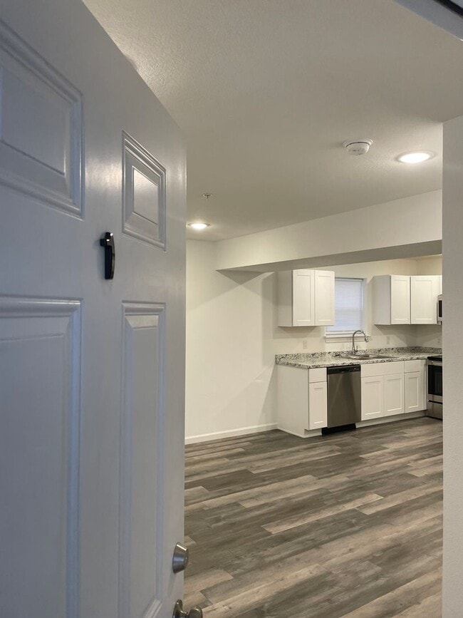 Building Photo - Townhomes Now Available in Strafford MO!