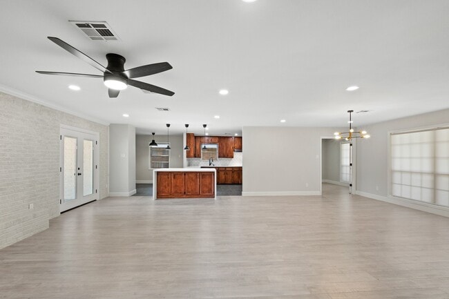 Photo - 5911 Rutherglenn Dr