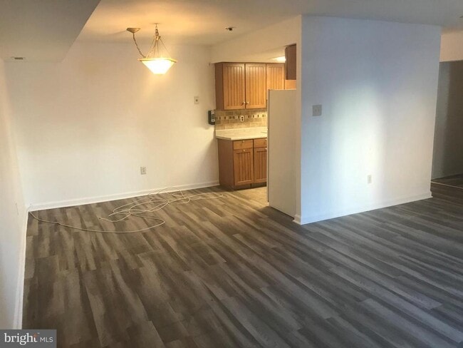 Building Photo - 3750 Clarendon Ave Unit 203